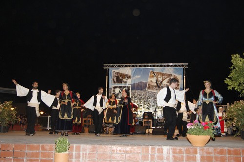 πολιτιστικές εκδηλώσεις, Μάιος 2015, Άνω Λιόσια, πολιούχοι, εορτασμός, Αγίων Κωνσταντίνου και Ελένης, Κρήτες, Θεσσαλοί, Αρκάδες, δήμος Φυλής