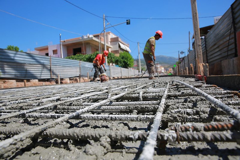Σε τροχιά υλοποίησης μπήκε, ύστερα από πολλά χρόνια, το ζωτικής σημασίας αντιπλημμυρικό έργο του Δήμου Φυλής, με την κατασκευή αγωγών ομβρίων και φρεατίων υδροσυλλογής, το οποίο θα εξασφαλίσει την αντιπλημμυρική θωράκιση της Λίμνης Άνω Λιοσίων και της περιοχής που περικλείουν οι οδοί Πηνειού, Ευαγγελιστρίας και Αιγαίου Πελάγους.