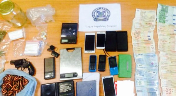 Συλλήψεις τεσσάρων ατόμων στις Αχαρνές για ναρκωτικά