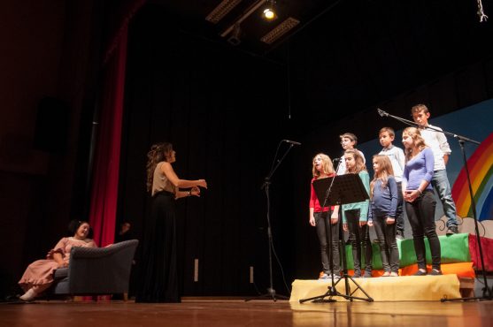 «Το ουράνιο τόξο που μπορεί να κελαηδά» μάγεψε τους θεατές στο Μουσικό σχολείο Ιλίου