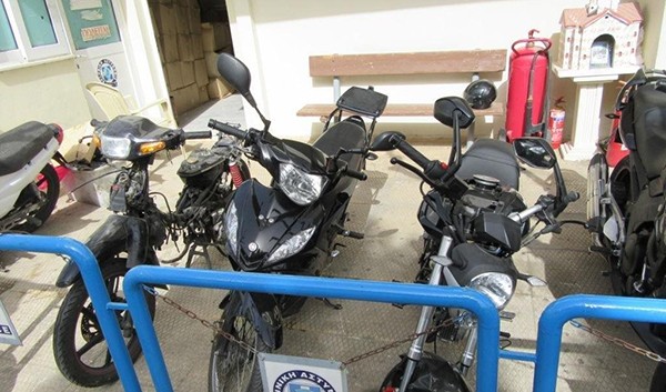 Στη “φάκα” του τμήματος Ασφάλειας Άνω Λιοσίων σπείρα που έκλεβε μοτοσυκλέτες (φωτο)