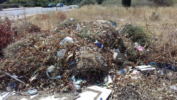 Καταγγελία κατοίκων του Ολυμπιακού χωριού για παράνομη εναπόθεση σκουπιδών και ξερών χόρτων