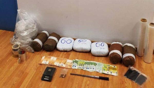 Σύλληψη 2 ατόμων στις Αχαρνές για κατοχή επτάμισι κιλών ναρκωτικών ουσιών