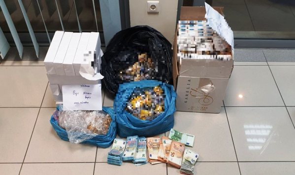 Μεγάλη ποσότητα λαθραίων προϊόντων καπνού σε οικία στις Αχαρνές. Αναζητείται 39χρονος