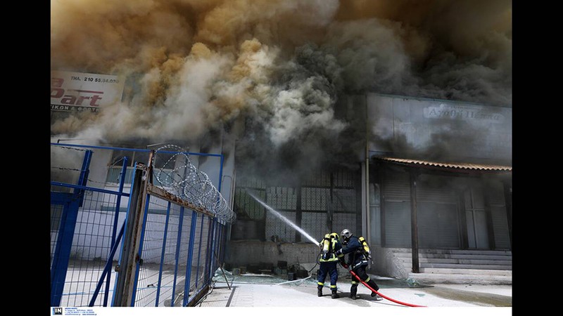 Πυρκαγιά σε αποθήκες εργοστασίου στη λεωφόρο ΝΑΤΟ. Διακοπή της κυκλοφορίας