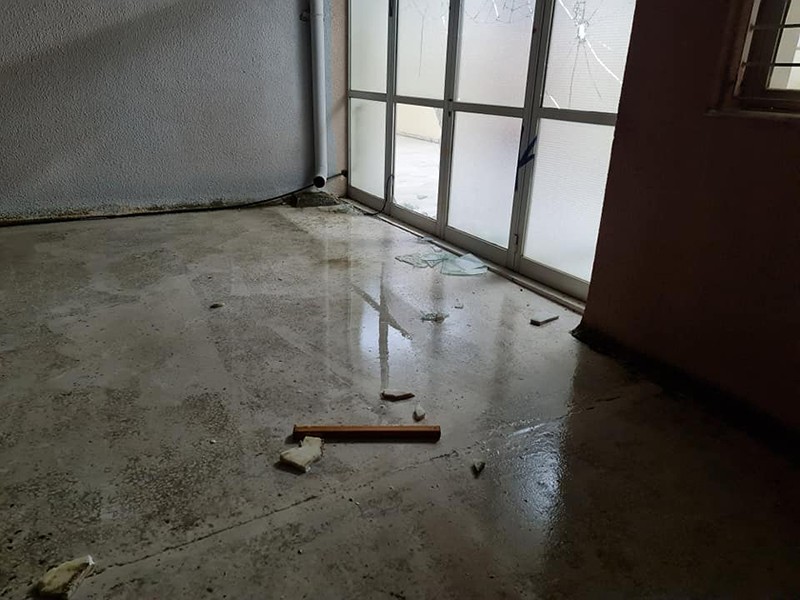3ο Δημοτικό Άνω Λιοσίων, ζημιές, πέτρες, ξύλα, Ζωφριά, Γιάννης Κρεμύδας, Πρωτοβάθμια Σχολική Επιτροπή,