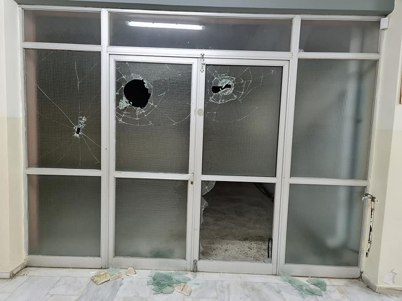 3ο Δημοτικό Άνω Λιοσίων, ζημιές, πέτρες, ξύλα, Ζωφριά, Γιάννης Κρεμύδας, Πρωτοβάθμια Σχολική Επιτροπή,