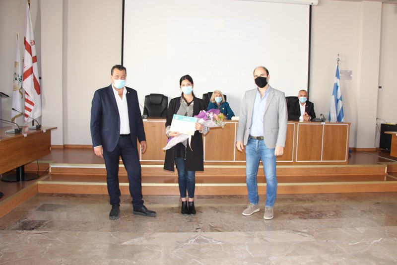 Συμβολική βράβευση από τον Δήμο Φυλής στους επιτυχόντες μαθητές στα ΑΕΙ. Στους λογαριασμούς τους από αύριο Παρασκευή τα 200€