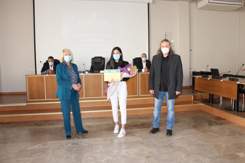 Συμβολική βράβευση από τον Δήμο Φυλής στους επιτυχόντες μαθητές στα ΑΕΙ. Στους λογαριασμούς τους από αύριο Παρασκευή τα 200€