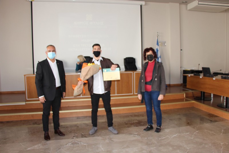 Συμβολική βράβευση από τον Δήμο Φυλής στους επιτυχόντες μαθητές στα ΑΕΙ. Στους λογαριασμούς τους από αύριο Παρασκευή τα 200€