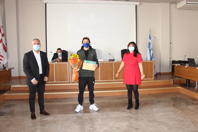 Συμβολική βράβευση από τον Δήμο Φυλής στους επιτυχόντες μαθητές στα ΑΕΙ. Στους λογαριασμούς τους από αύριο Παρασκευή τα 200€