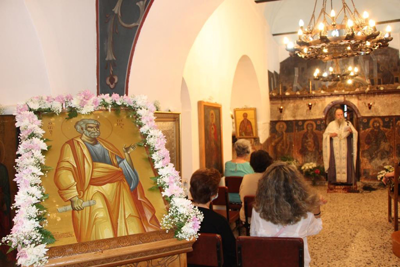 Φυλή: Εορτασμός με απλότητα και μέτρα προστασίας στο το εκκλησάκι του Αγίου Πέτρου