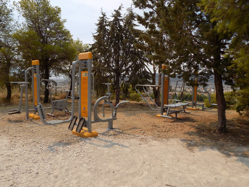 Γυμναστική στη φύση: Υπαίθριο αθλητικό πάρκο με θέα στον Δήμο Φυλής