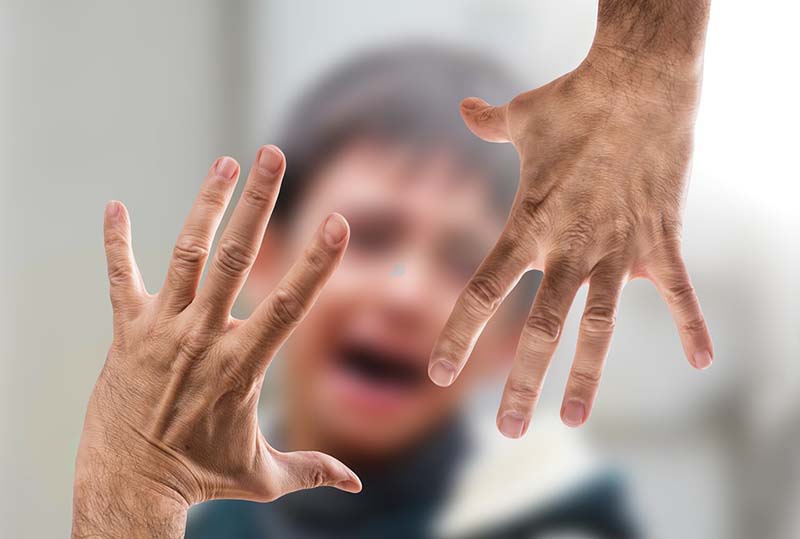 Καματερό: Κτήνη βίασαν και λήστεψαν 30χρονη μητέρα μπροστά στα μάτια των παιδιών της