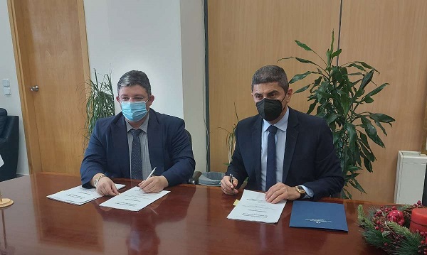 Υπογράφηκε από τον Υφυπουργό Αθλητισμού Λ. Αυγενάκη και τον δήμαρχο Αχαρνών Σπ. Βρεττό η προγραμματική σύμβαση για την αναβάθμιση των αθλητικών εγκαταστάσεων των Αχαρνών