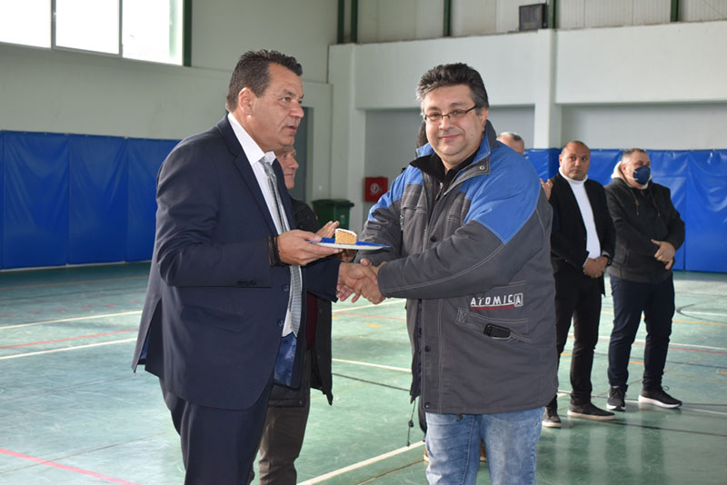 Χαμόγελα και ευχές στην κοπή πίτας του τμήματος handball ΔΑΣ Ζεφυρίου