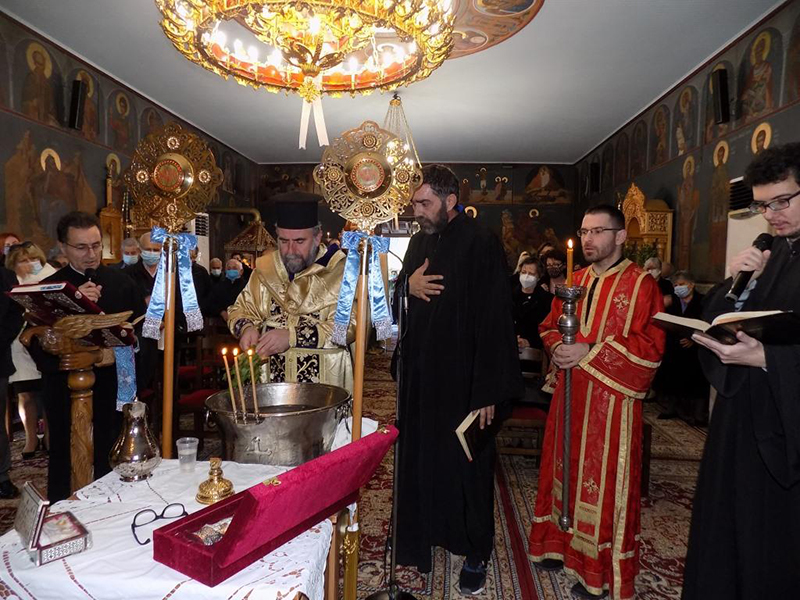 Με κατάνυξη και λαμπρότητα τα Θεοφάνεια σε Άνω Λιόσια και Ζεφύρι