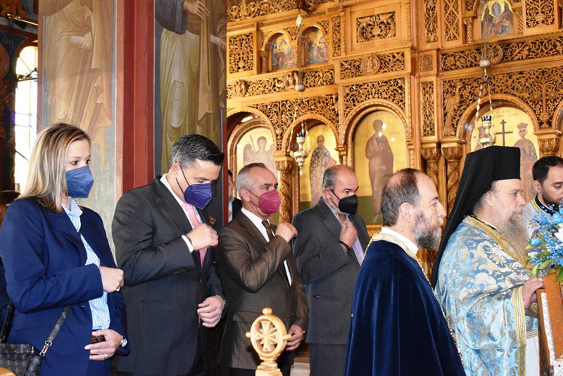 Με κατάνυξη και λαμπρότητα τα Θεοφάνεια σε Άνω Λιόσια και Ζεφύρι