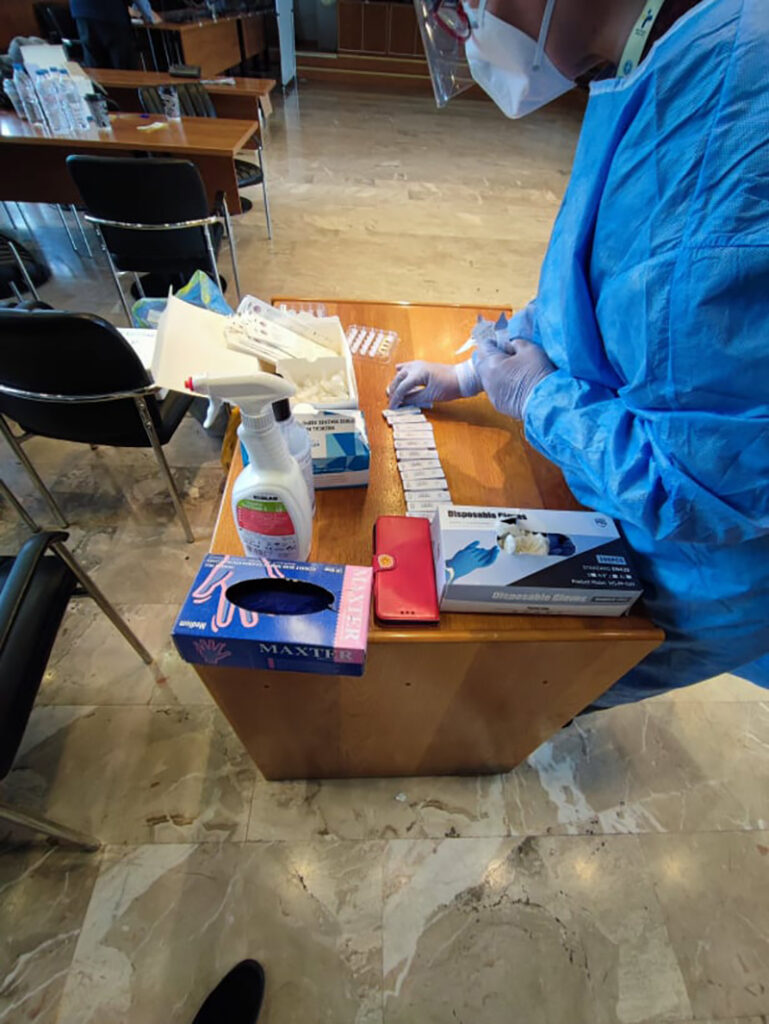 Σε εξέλιξη δωρεάν rapid test στο Δημαρχείο Άνω Λιοσίων. Νέα διενέργεια από τον ΕΟΔΥ την Πέμπτη