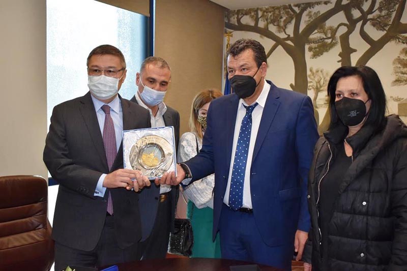 Στον Δήμο Φυλής ο πρέσβης του Καζακστάν