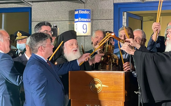 Στην τελετή αφής του Αγίου Φωτός ο Δήμαρχος Αχαρνών