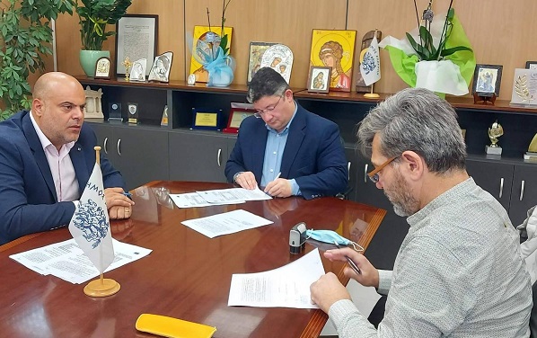 Νέες εργολαβίες για συντήρηση δρόμων και κλειστών γυμναστηρίων υπέγραψε ο Δήμαρχος Αχαρνών