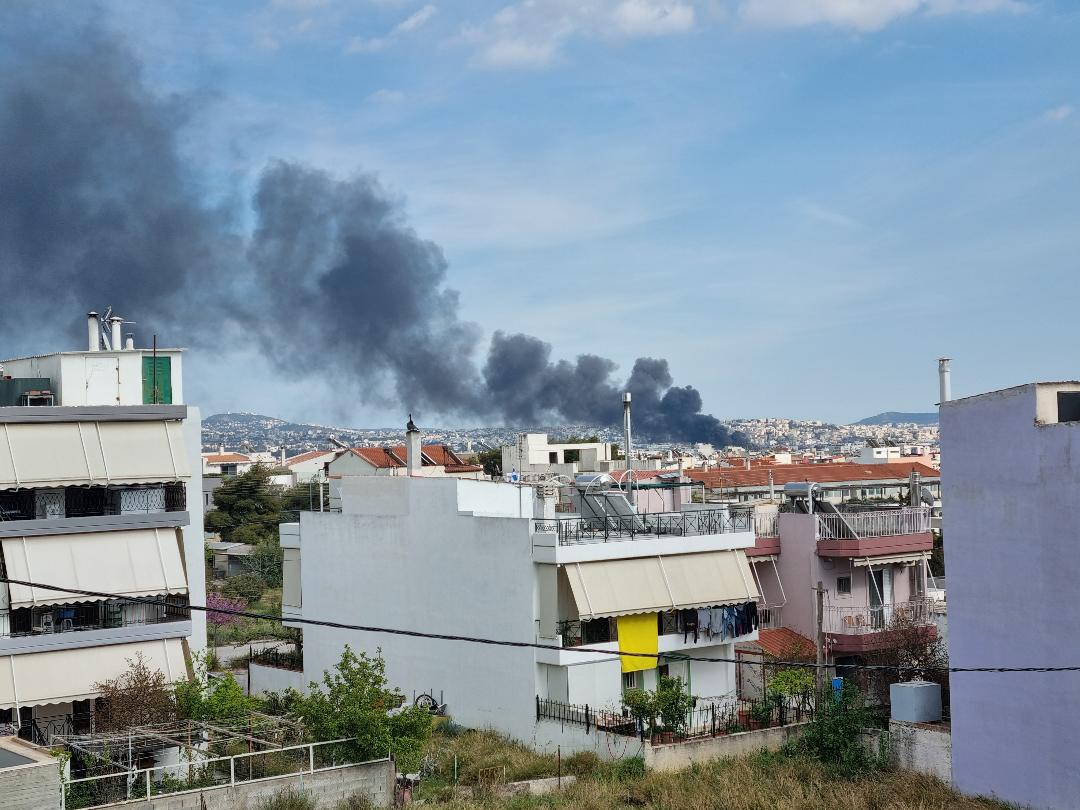 Έκτακτο! Φωτιά στην οδό Σπ. Βρεττού στις Αχαρνές