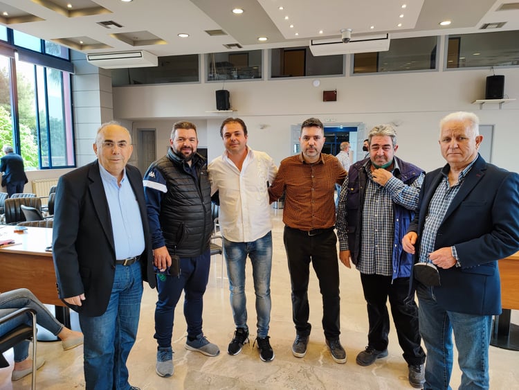 Κάτι από τις καλές μέρες του ΠΑΣΟΚ θύμιζε η προσέλευση στις κάλπες στο Δημαρχείο Άνω Λιοσίων