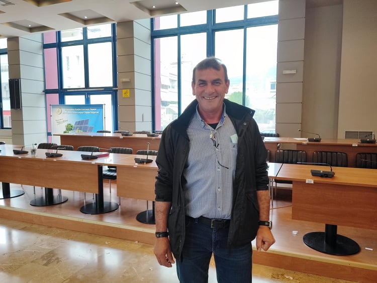Κάτι από τις καλές μέρες του ΠΑΣΟΚ θύμιζε η προσέλευση στις κάλπες στο Δημαρχείο Άνω Λιοσίων