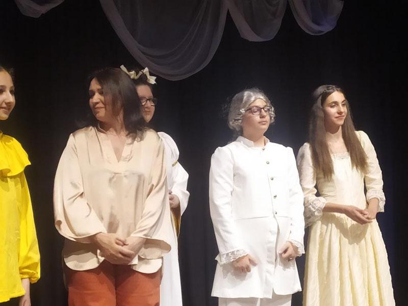 Μάγεψε η εφηβική θεατρική ομάδα Ζεφυρίου στην "Αρπαγή της Πριγκίπισσας Αιώρας"