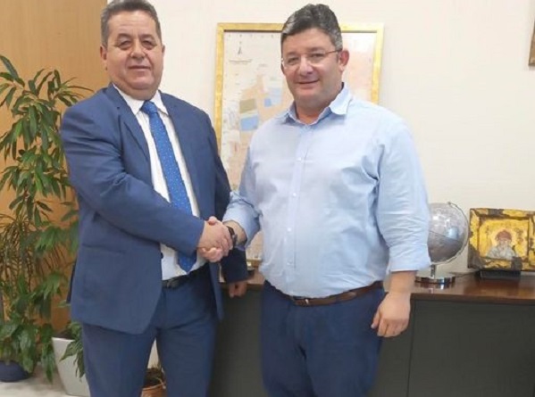 “Έδωσαν τα χέρια” Σπύρος Βρεττός και Κώστας Ρούσσας