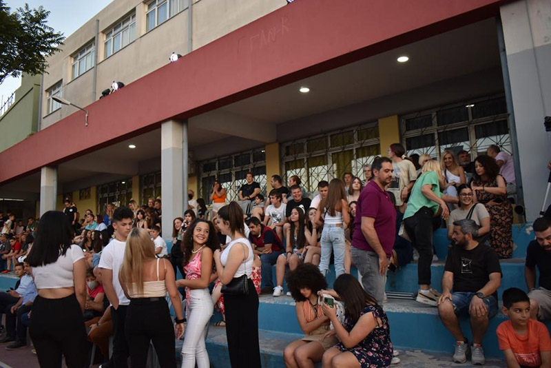 4ο Γυμνάσιο Άνω Λιοσίων: Πάρτι και χορός μέχρι… τελικής πτώσης στην αποχαιρετιστήρια γιορτή των μαθητών