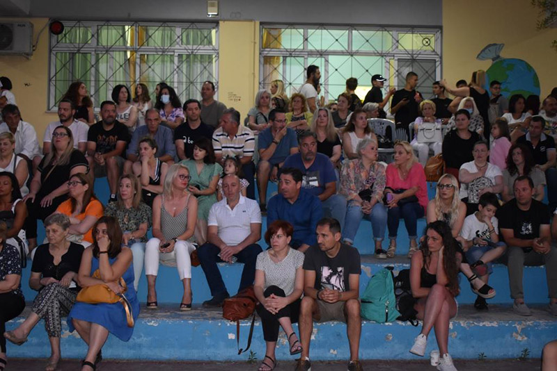 4ο Γυμνάσιο Άνω Λιοσίων: Πάρτι και χορός μέχρι... τελικής πτώσης στην αποχαιρετιστήρια γιορτή των μαθητών