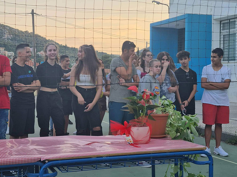 Συγκινητική και... οικογενειακή η τελετή αποφοίτησης στο Γυμνάσιο Φυλής