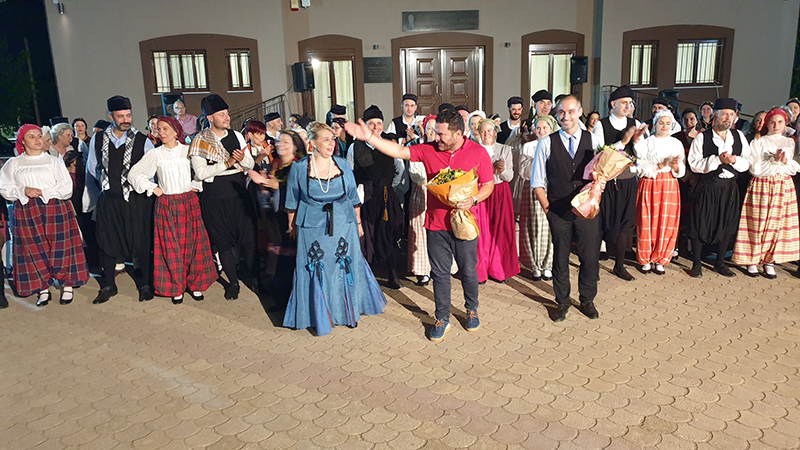 Με παράδοση και χορευτικές εκπλήξεις αποχαιρέτισε τη χρονιά ο Σύλλογος Ηπειρωτών Άνω Λιοσίων
