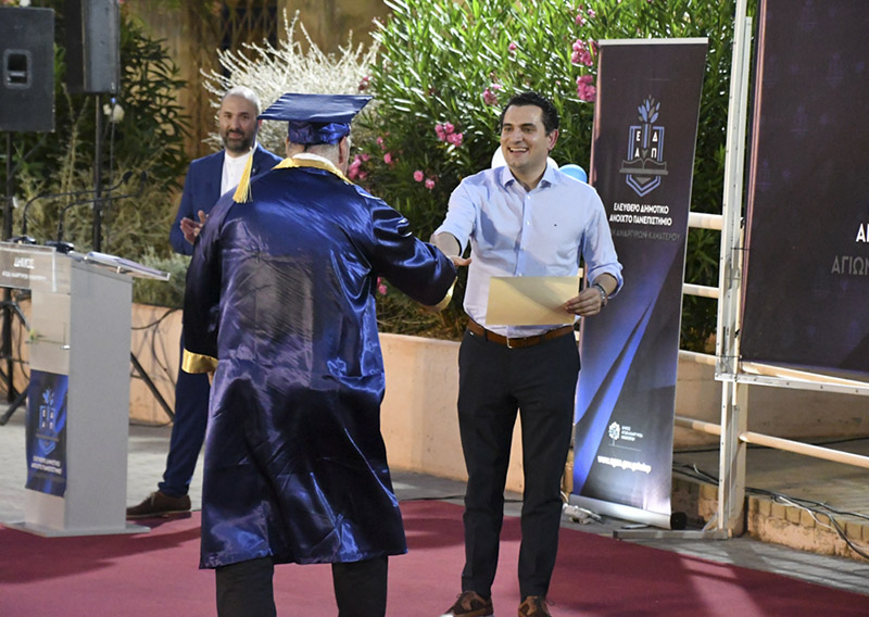 Συγκινητική τελετή αποφοίτησης για τους σπουδαστές στο Ελεύθερο Δημοτικό Ανοικτό Πανεπιστήμιο Δήμου Αγίων Αναργύρων-Καματερού