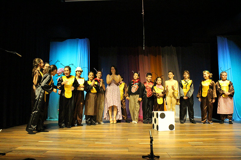 Καλό καλοκαίρι με τη "Τζιτζιμιτζιχοτζιριά" από την Παιδική Θεατρική Σκηνή Ζεφυρίου