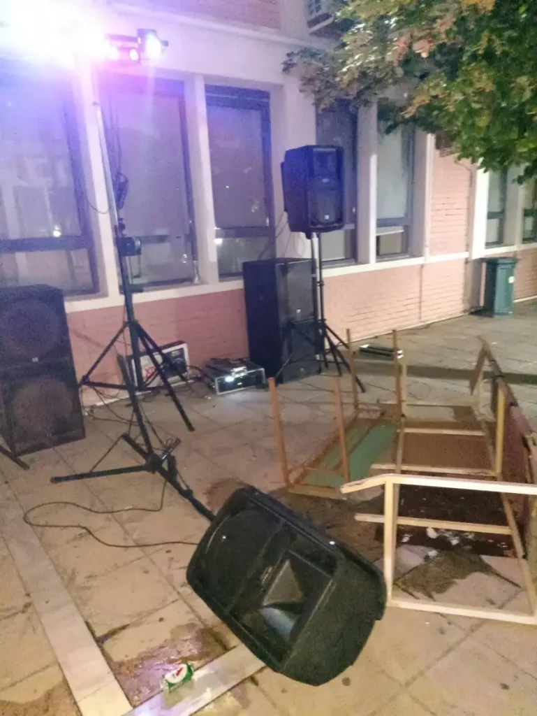 Φοιτητές στο Πανεπιστήμιο Δυτικής Αττικής καταγγέλλουν ότι αναρχικοί τους επιτέθηκαν με κράνη και ρόπαλα