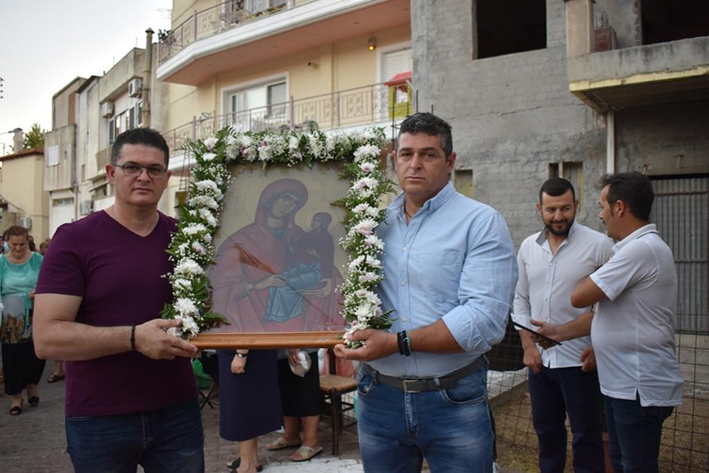 Κατάνυξη στο εκκλησάκι της Αγίας Άννας στη Φυλή