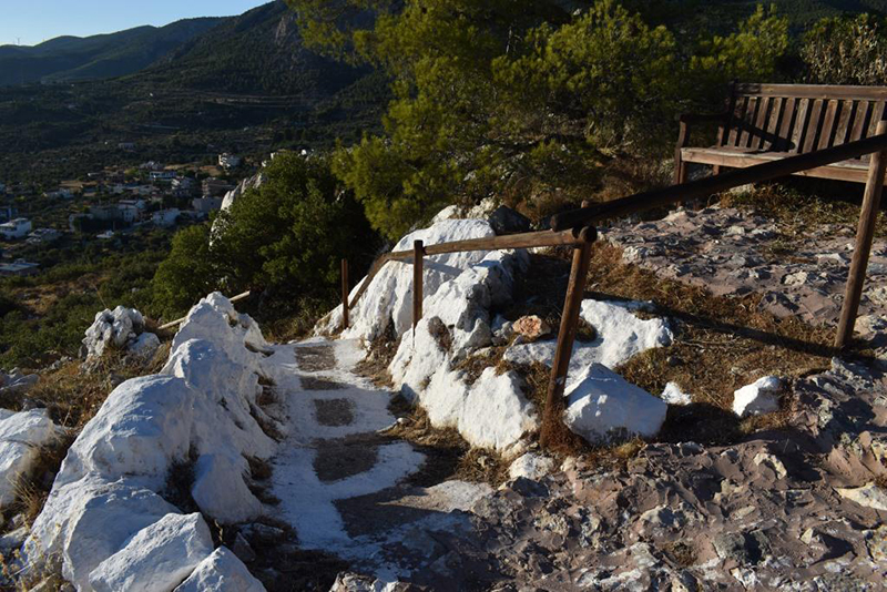 Προφήτης Ηλίας Φυλή: Ένα όμορφο λιθόκτιστο μονοπάτι οδηγεί στην καρδιά του και την κορυφή του βουνού