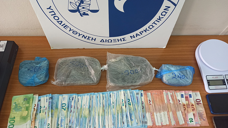 Ηρωίνη, χρήματα και… ταξί κατασχέθηκαν από την αστυνομία σε Ζεφύρι και Μενίδι – Βίντεο από τη χθεσινή επιχείρηση