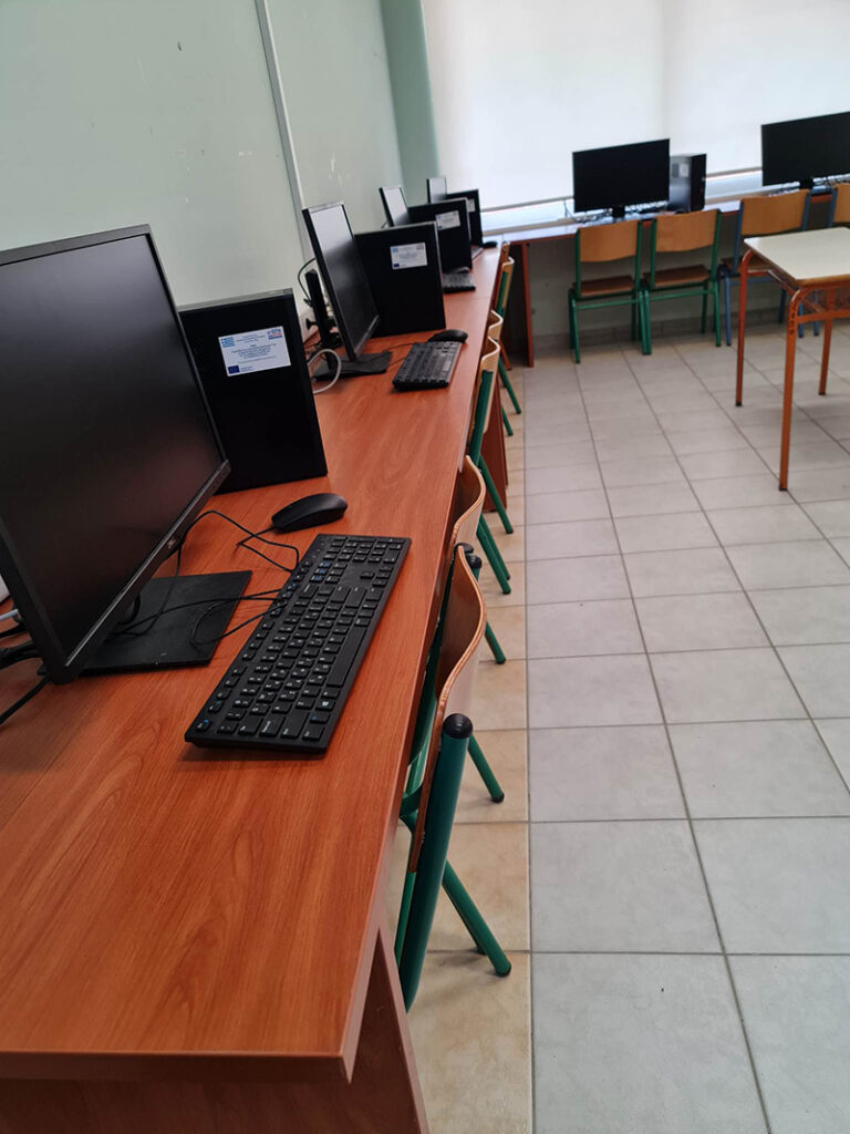 Γιάννης Κρεμύδας: Εξόπλισε με σύγχρονη αίθουσα πληροφορικής το 10ο Δημοτικό Άνω Λιοσίων