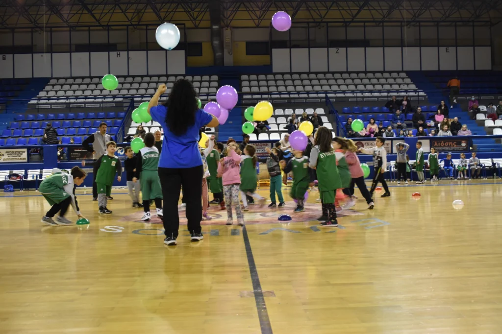 Δεκάδες μαθητές αγκάλιασαν το Φεστιβάλ Fun Basket στο Κλειστό Γήπεδο Ζωφριάς