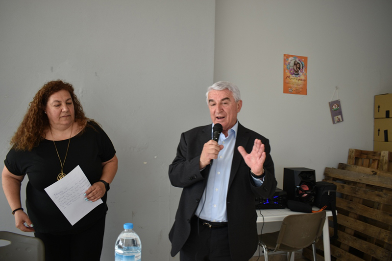 Σύλλογος Τριτέκνων Δήμου Φυλής: Εκδήλωση αφιερωμένη στη Μητέρα - Κόκκινα τριαντάφυλλα σε όλες τις μητέρες πρόσφερε ο Γιώργος Ραφτέλης