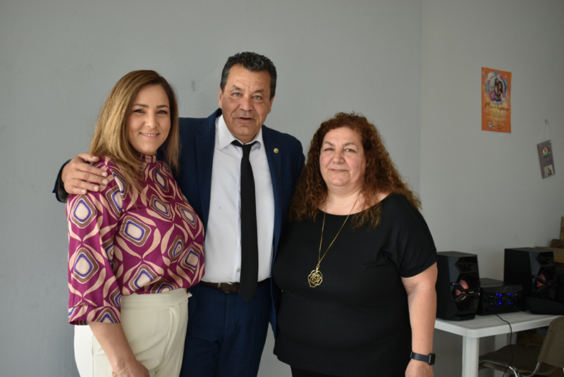 Σύλλογος Τριτέκνων Δήμου Φυλής: Εκδήλωση αφιερωμένη στη Μητέρα - Κόκκινα τριαντάφυλλα σε όλες τις μητέρες πρόσφερε ο Γιώργος Ραφτέλης