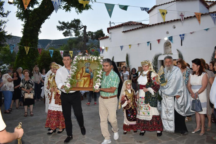 Φυλή: Με κατάνυξη γιόρτασε το χωριό το εκκλησάκι του Άγιου Πέτρου