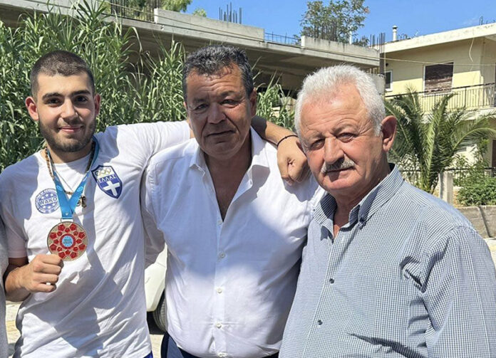 Σάββας Καγγελίδης - Κick boxing: Επιστροφή στον Δήμο Φυλής με πανευρωπαϊκό χρυσό μετάλλιο