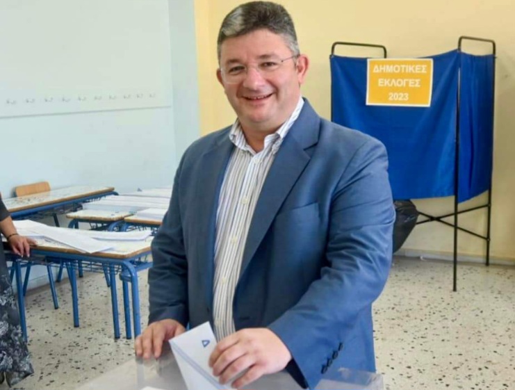 Το εκλογικό του δικαίωμα άσκησε ο Δήμαρχος Αχαρνών Σπύρος Βρεττός