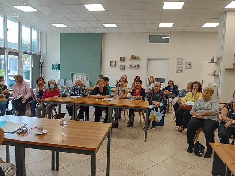 Ενημερωτικές ομιλίες για θέματα διατροφής διοργάνωσαν τα ΚΑΠΗ Άνω Λιοσίων, Ζεφυρίου και Φυλής, σε συνεργασία με την διατροφολόγο – διαιτολόγο, BSC επιστημονική διευθύντρια του Κέντρου “Λόγω Διατροφής Άνω Λιοσίων” Ευθυμία Δέδε.