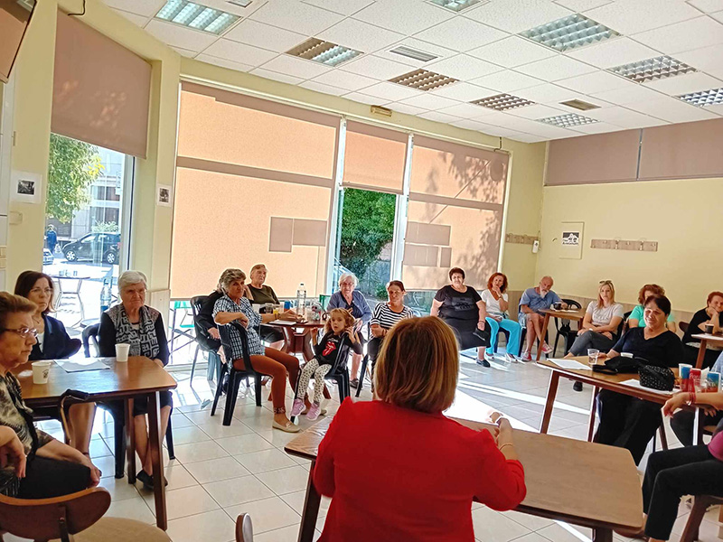 Ενημερωτικές ομιλίες για θέματα διατροφής διοργάνωσαν τα ΚΑΠΗ Άνω Λιοσίων, Ζεφυρίου και Φυλής, σε συνεργασία με την διατροφολόγο – διαιτολόγο, BSC επιστημονική διευθύντρια του Κέντρου “Λόγω Διατροφής Άνω Λιοσίων” Ευθυμία Δέδε.